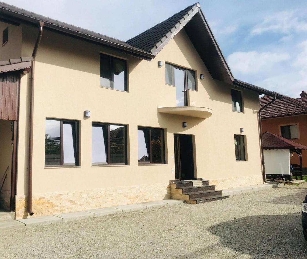 Pensiunea Casa Deny Novaci-Străini Zewnętrze zdjęcie