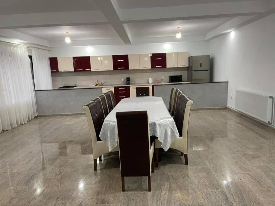 Pensiunea Casa Deny Novaci-Străini Zewnętrze zdjęcie