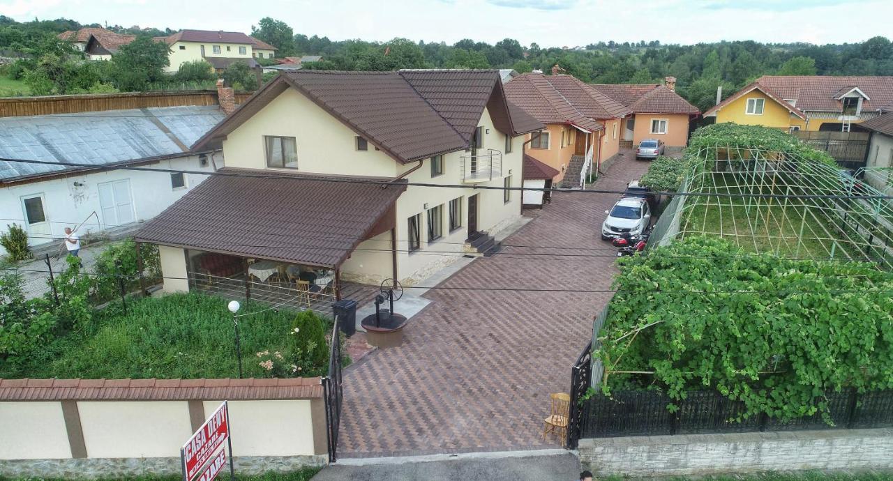 Pensiunea Casa Deny Novaci-Străini Zewnętrze zdjęcie
