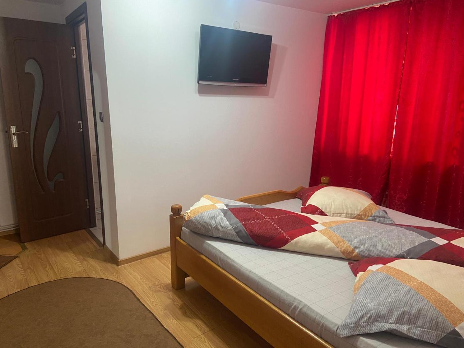 Pensiunea Casa Deny Novaci-Străini Zewnętrze zdjęcie