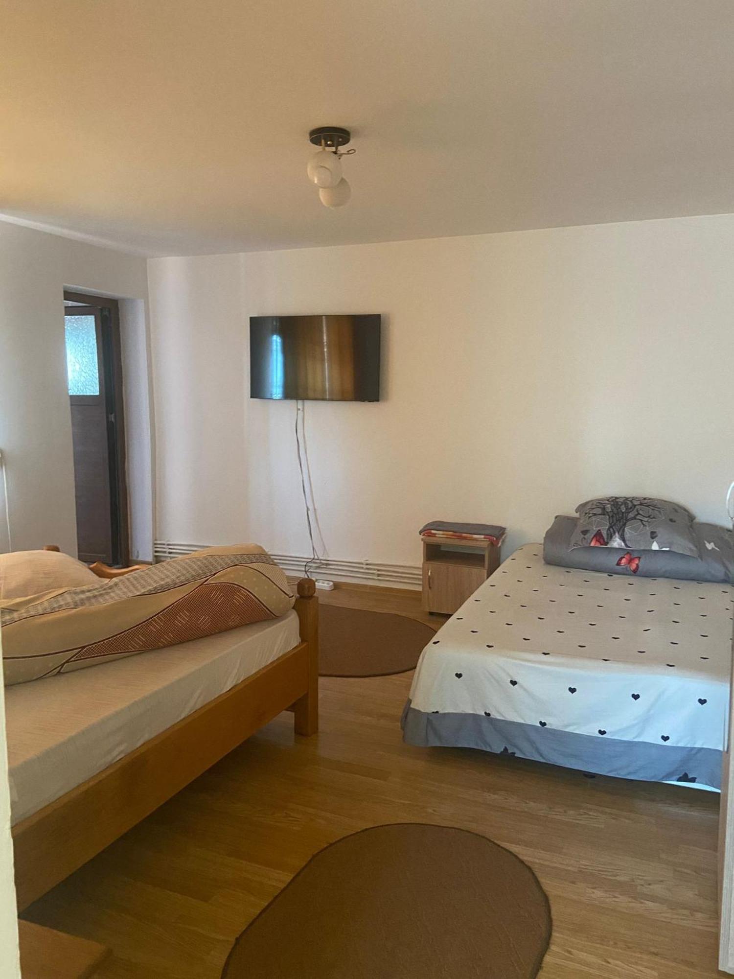 Pensiunea Casa Deny Novaci-Străini Zewnętrze zdjęcie